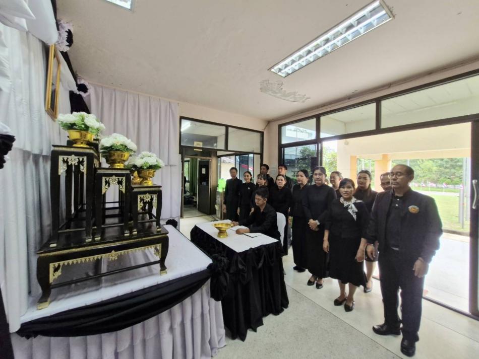   เทศบาลตำบลเลิงนกทา  โดยนายอภิชา  พงษ์แสน  รองนายกเทศมนตรีตำบลเลิงนกทา  นางณัฐชยา  จารุสัตน์  รองนายกเทศมนตรีตำบลเลิงนกทา  พร้อมด้วยคณะผู้บริหาร  ประธานสภาเทศบาลฯ  สมาชิกสภาเทศบาลฯ  ปลัดเทศบาลฯ  รองปลัดเทศบาลฯ  ผู้อำนวยการกองต่างๆ  หัวหน้าฝ่าย  ข้าราชการและพนักงานเทศบาลตำบลเลิงนกทา  ได้ร่วมพิธีลงนามถวายความอาลัย แด่ สมเด็จพระนางเจ้าสิริกิติ์ พระบรมราชินีนาถ พระบรมราชชนนีพันปีหลวง   ????ณ โถงชั้น 1 สำนักงานเทศบาลตำบลเลิงนกทา