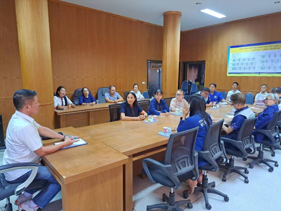 วันอังคารที่ 31 มีนาคม 2569  เวลา 10.00 น.      นายอิทธิชัยยะ จึงจิรโรจน์ นายกเทศมนตรีตำบลเลิงนกทา เป็นประธานการประชุมหารือการจัดงานประเพณีวันสงกรานต์และประเพณีบุญบั้งไฟ ￼ ประจำปี พ.ศ.2569 ซึ่งเป็นประเพณีที่จัดสืบทอดต่อเนื่องเป็นประจำทุกปี เพื่อรักษาไว้ซึ่งขนบธรรมเนียม วัฒนธรรม อันดีงามให้คงอยู่สืบไป      โดยมี รองปลัดเทศบาลฯ ,หัวหน้าสำนักปลัด ,คณะผู้บริหาร,ประธานสภาเทศบาล, สมาชิกสภาเทศบาลฯ ,ข้าราชการ ,ผู้ใหญ่บ้านหมู่ที่ 1,2,13 และประธานชุมชน เข้าร่วมการประชุมในครั้งนี้        ????ณ ห้องประชุมสภาเทศบาลตำบลเลิงนกทา ( ชั้น 2 ) เทศบาลตำบลเลิงนกทา อำเภอเลิงนกทา จังหวัดยโสธร