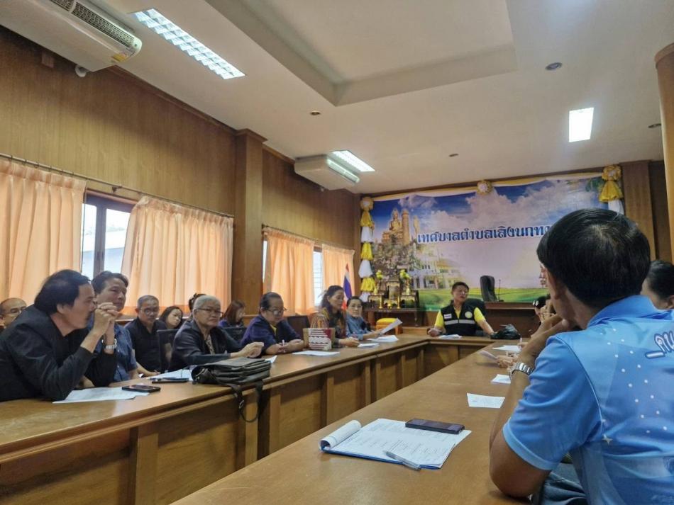 วันพฤหัสบดีที่ 5 มีนาคม 2568 เวลา 10.00 น.       นายอิทธิชัยยะ จึงจิรโรจน์ นายกเทศมนตรีตำบลเลิงนกทา พร้อมด้วยคณะผู้บริหาร สมาชิกสภาเทศสภาเทศบาล ข้าราชการ และพนักงานเทศบาล ประชุมหารือและแบ่งหน้าที่การทำงานในการจัดงานบุญเดือน 4 มหาทานบารมี ประเพณีบุญผะเหวด ฟังเทศน์มหาชาติ ประจำปีพุทธศักราช 2569 ที่จะจัดขึ้นในวันที่ 13-14 มีนาคม 2569 ณ วัดศรีบุญเรือง ตำบลสวาท อำเภอเลิงนกทา จังหวัดยโสธร ????ณ ห้องประชุมสภาเทศบาลตำบลเลิงนกทา ( ชั้น 2 ) เทศบาลตำบลเลิงนกทา อำเภอเลิงนกทา จังหวัดยโสธร